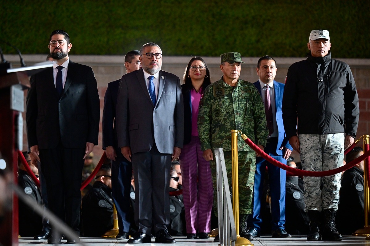 Se rinde homenaje a elementos de la Fiscalía del Estado de México caídos en cumplimiento de su deber.