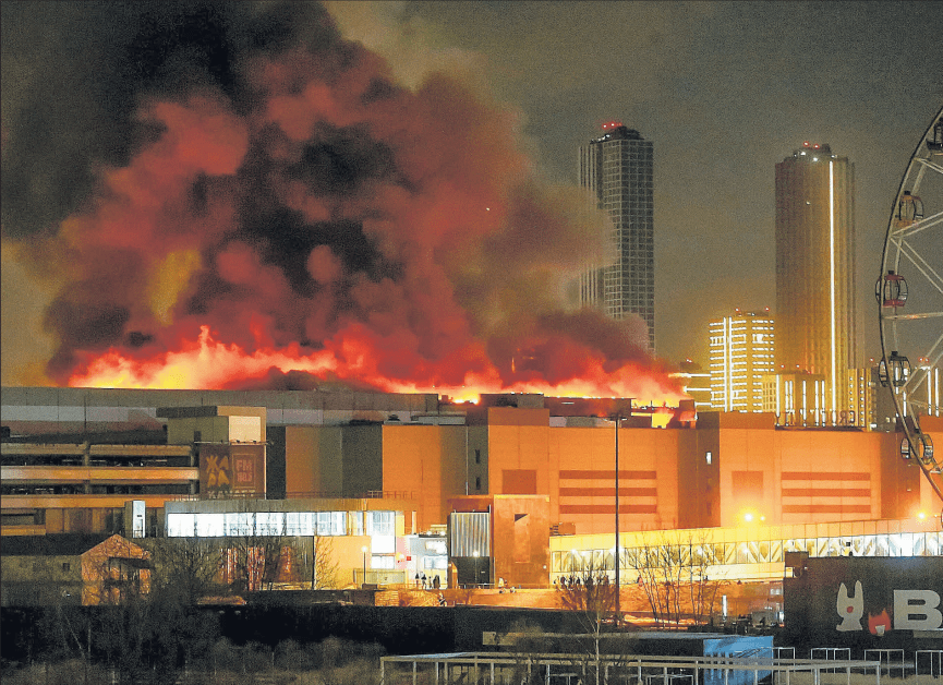 Un comando del Estado Islámico abre fuego contra cientos de personas en un auditorio a las afueras de la capital rusa