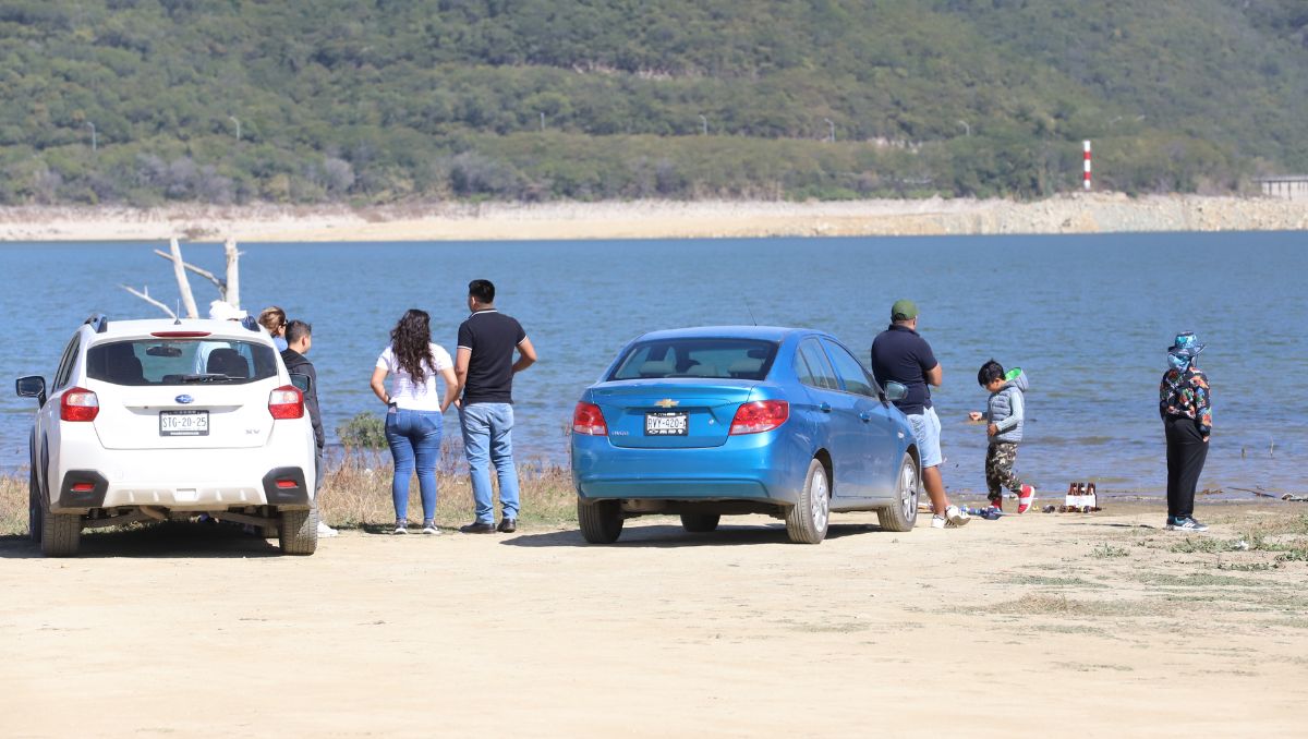 El número de visitantes al paraje natural ha disminuido debido a la poca agua que registra el embalse. Leonel Rocha