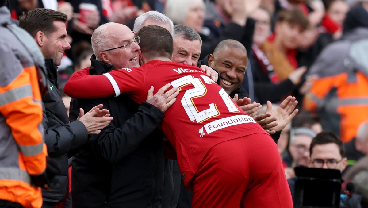 Sven-Gorän Eriksson cumple su sueño de dirigir al Liverpool (X @LFC)