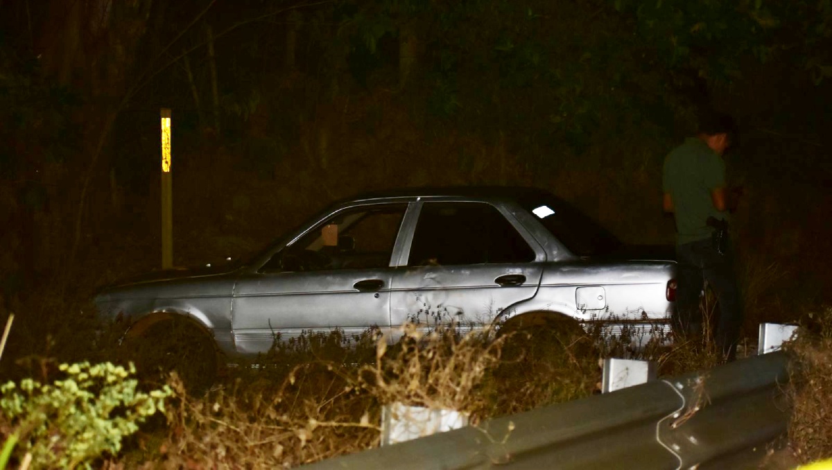 Auto abandonado en la carretera Jáltipan de Morelos-Acayucan, Veracruz. Foto: (Especial)