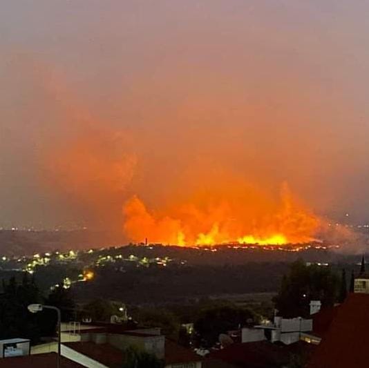 Hay tres incendios en la región de Jilotzingo.