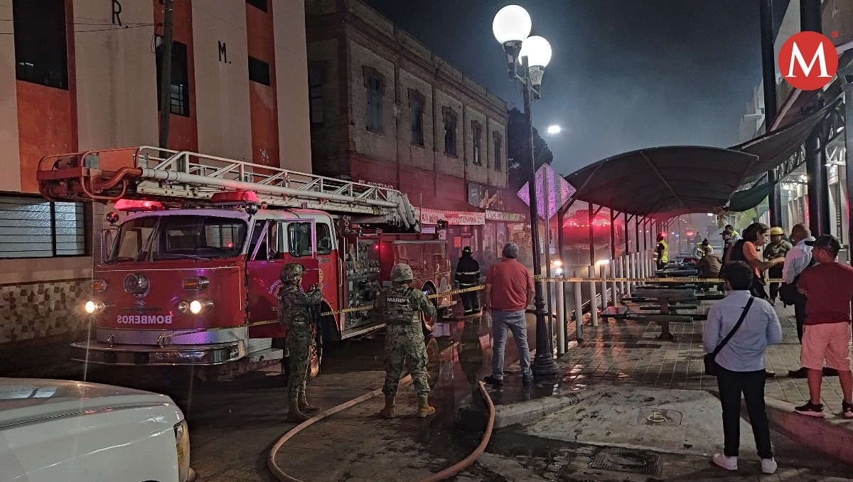 Se incendia bodega en centro de Tampico. Foto: Jaime Maya