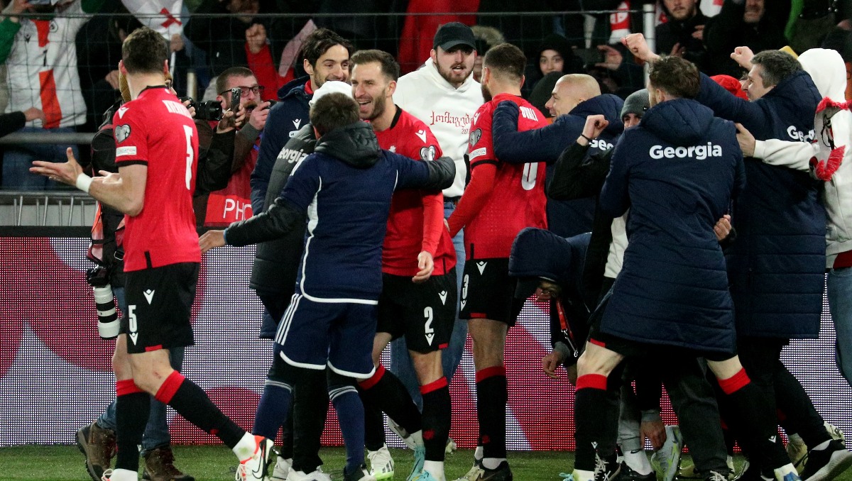 Georgia clasifica por primera vez a la Eurocopa tras vencer en penales a Grecia (Reuters)