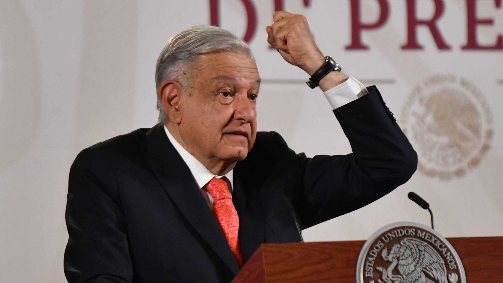 “Están como la inquisición” AMLO cuestiona al INE por no poder hablar de algunos temas