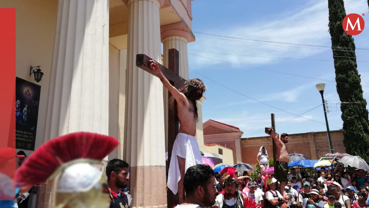 En León, distintas colonias se organizan para llevar a cabo la representación del viacrucis | ARCHIVO