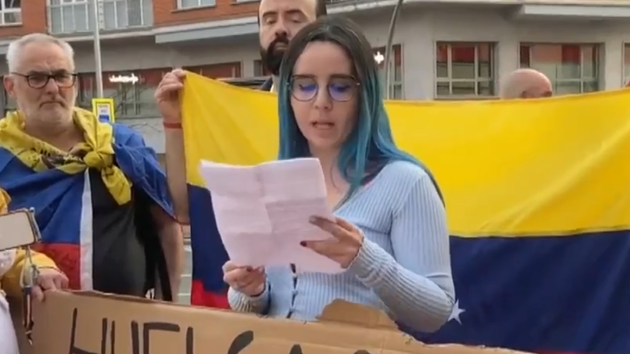 En Madrid, mujer venezolana llega a su quinto día de huelga de hambre