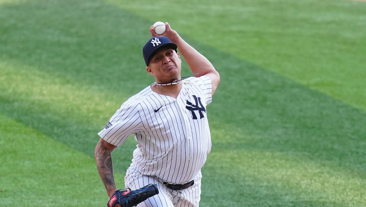 Víctor González agradece el apoyo de la afición en el Yankees vs Diablos Rojos (Imago7)