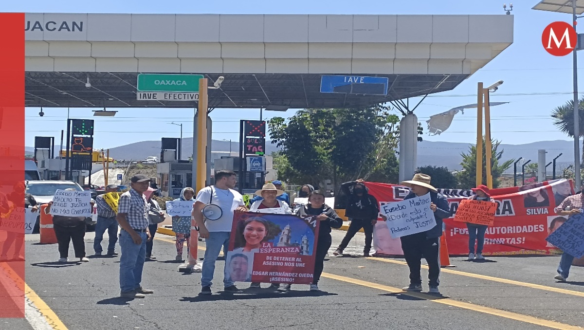 Bloquean carretera en Puebla; exigen justicia tras muerte de hermanos | Especial