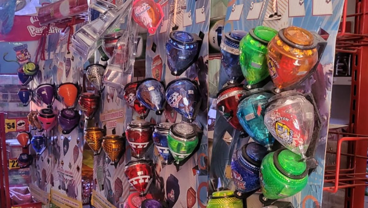 Trompos en tienda de Torreón, Coahuila. | Especial