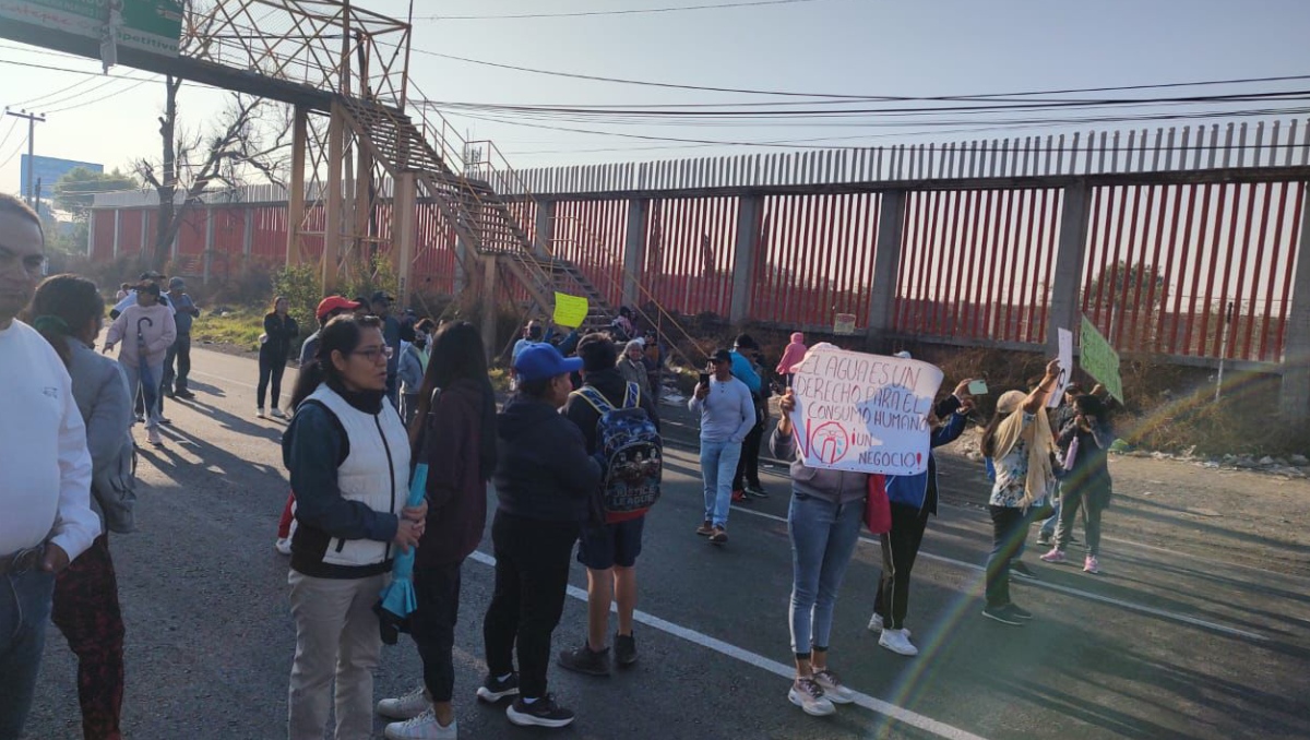 Vecinos de Ecatepec bloquean carretera Lechería-Texcoco. Foto: (Especial)