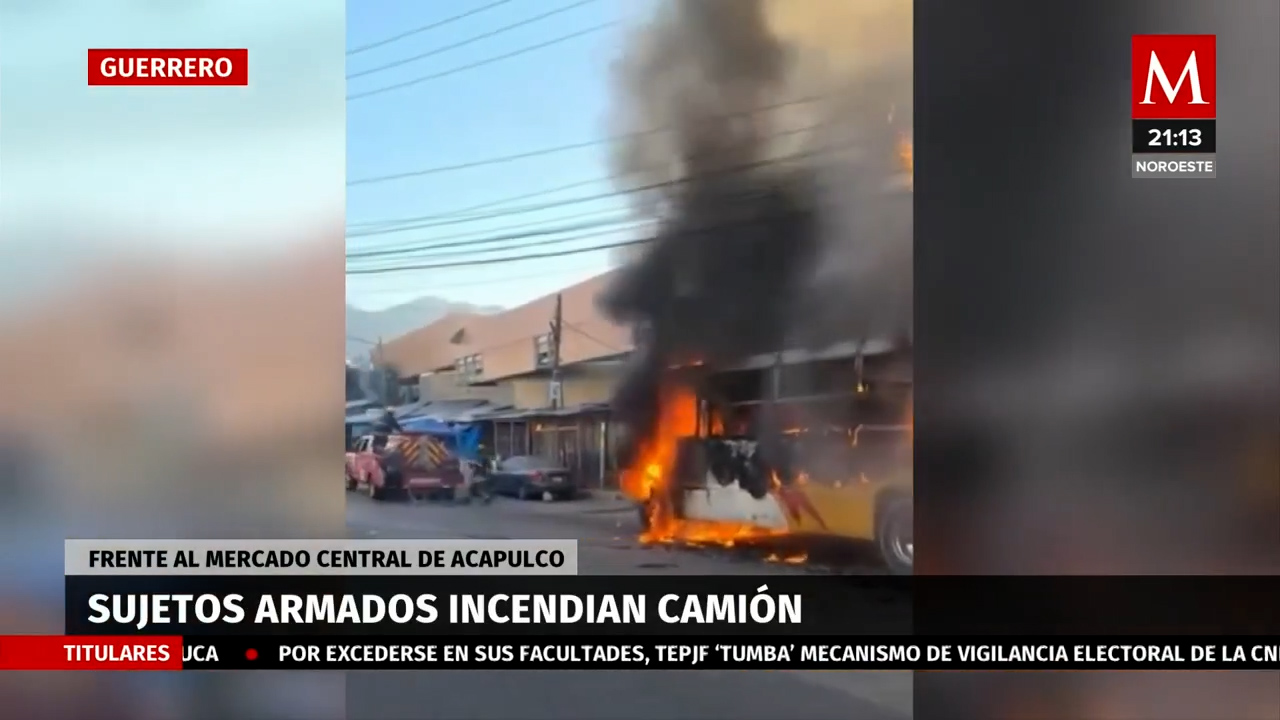 Camión urbano incendiado por grupo de hombres armados en Acapulco
