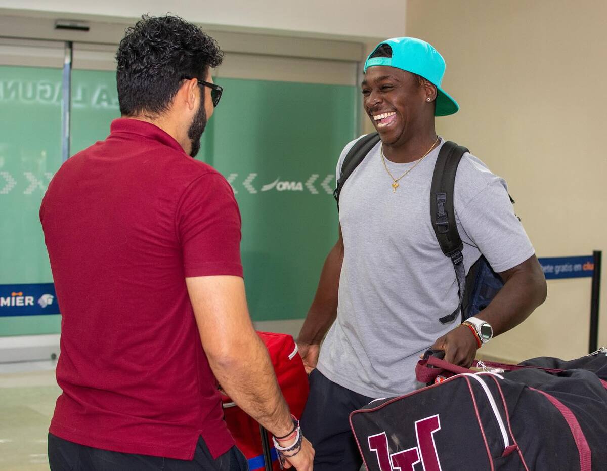 Didi Gregorius a su llegada a Torreón. | Facebook