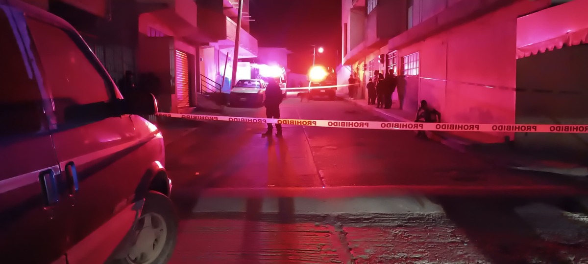 Investigan la escena del crimen tras el homicidio en la barbería 'Gringo Pato' en Tizayuca