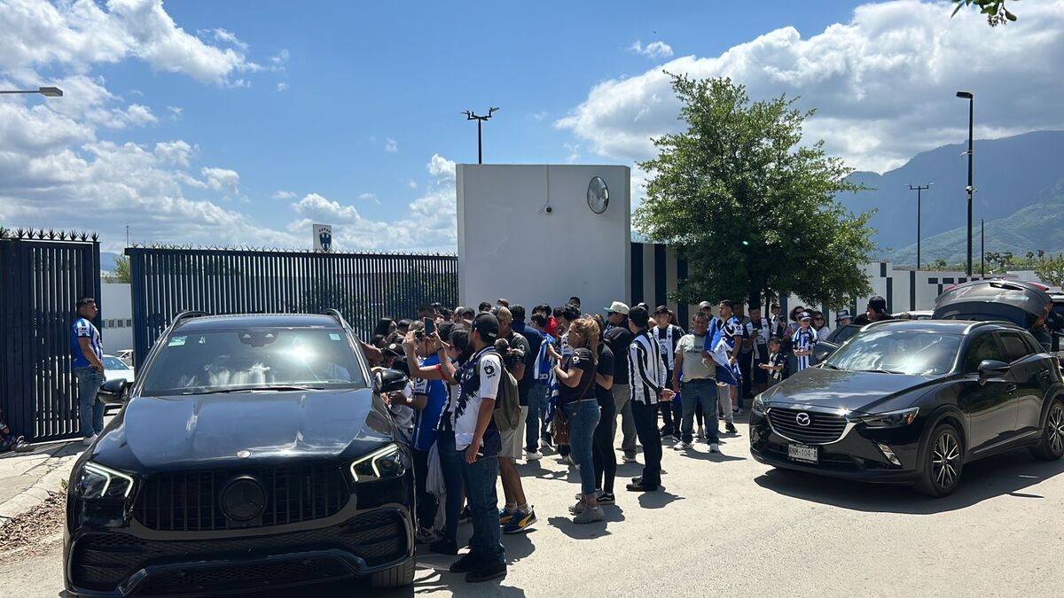 Rayados se deja consentir por su afición previo al partido ante Chivas