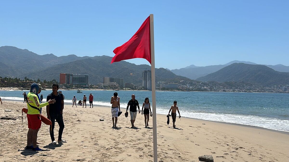 Playas de Puerto Vallarta presentan bandera roja. (Cortesía)