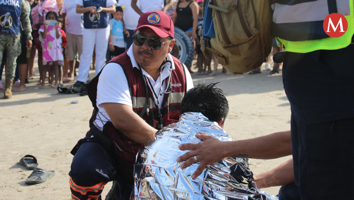 Rescatan a menores en playa Miramar.