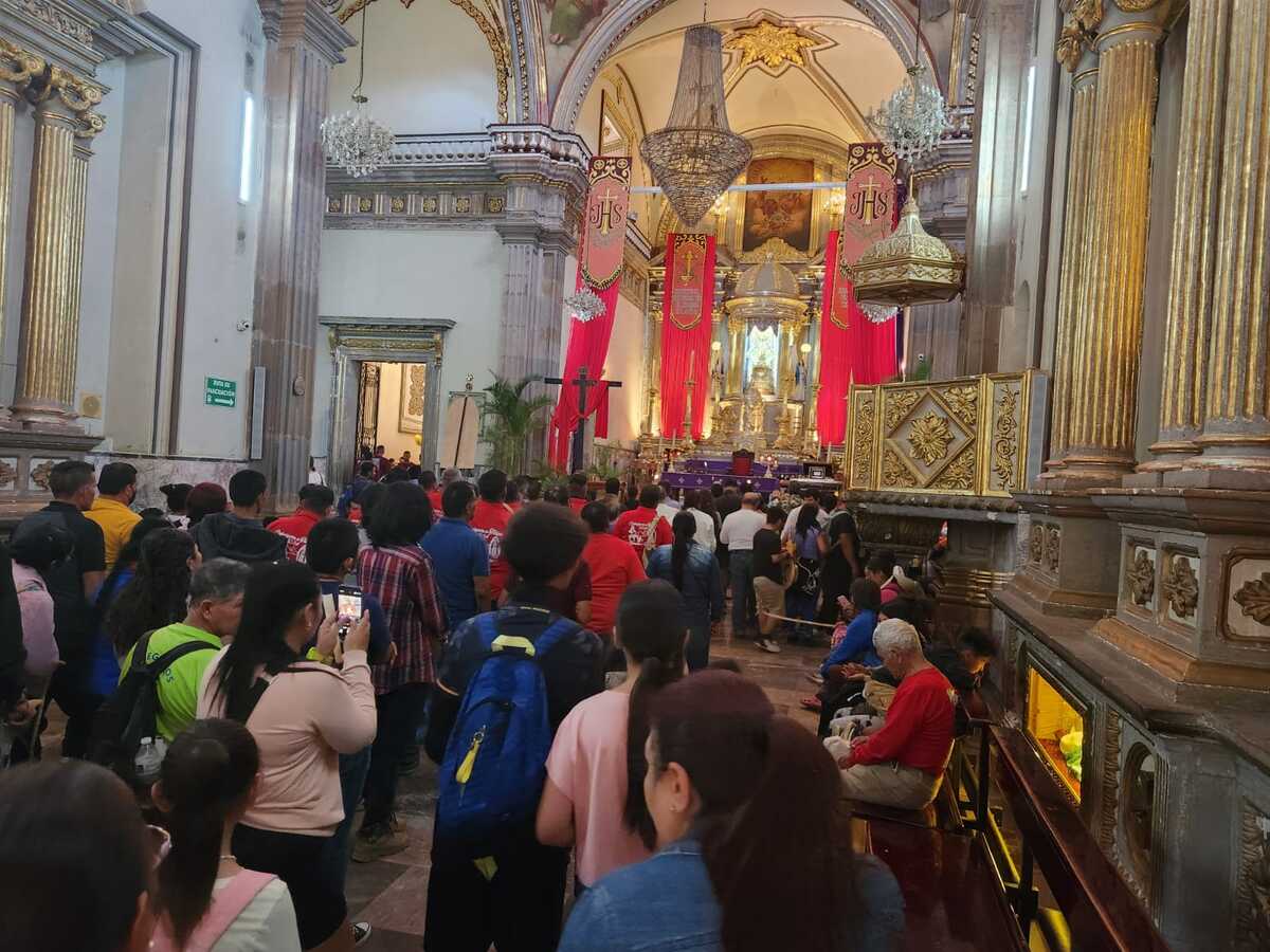 Familia de Zapopan llega alegre y con mucha fe a visitar a la Virgen del Rosario en Talpa de Allende (Juan Carlos Munguía)