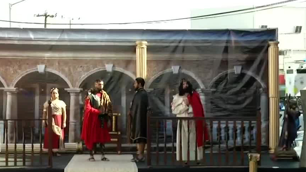 Inicia el Viacrucis en la Parroquia Santa María Goretti, en Monterrey