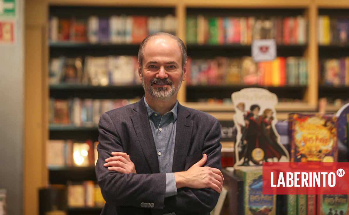 Juan Villoro: "['Hotel Nirvana'] es un espejo distante de lo que estamos viviendo". (Foto: Jorge Carballo)