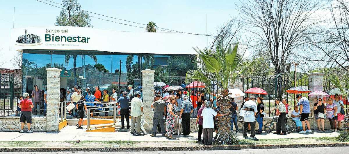 Sucursal de Banco del Bienestar, cadena en la que el gobierno federal deposita las ayudas monetarias para estudiantes, madres y viejitos. rolando ries