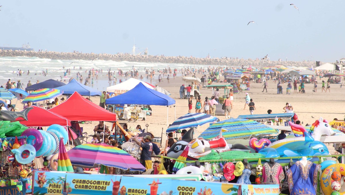 Turistas durante Semana Santa en playa Miramar. (Yazmín Sánchez)