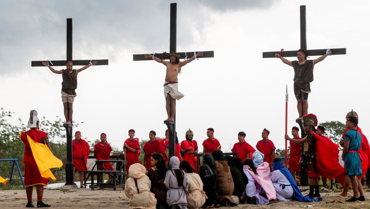Viernes santo en Pampanga: Devoción extrema con crucifixiones anuales | Reuters