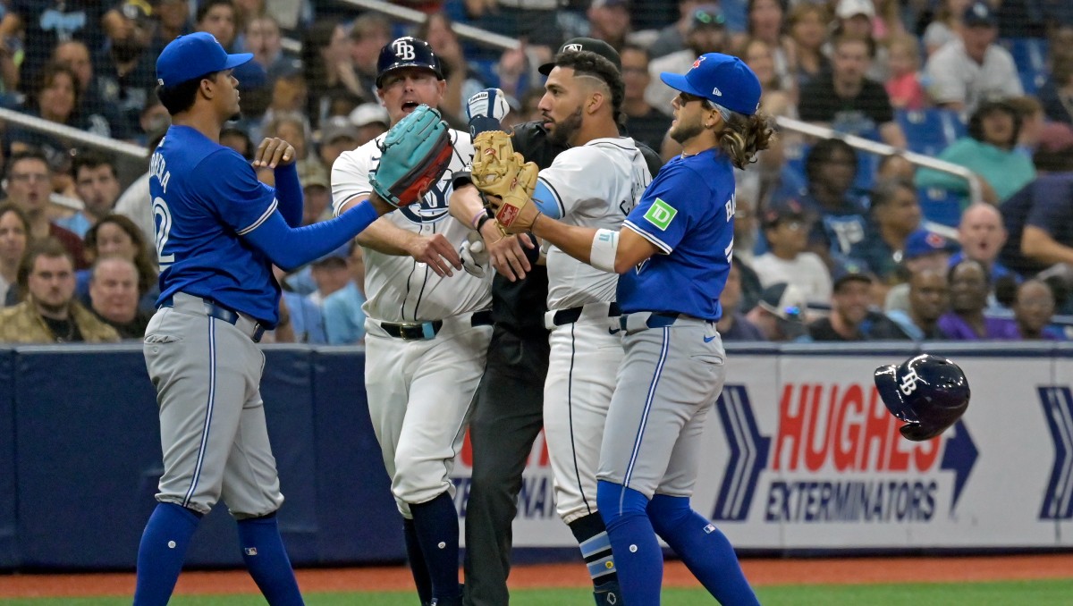 Jugadores de Rays y Blue Jays protagonizan pelea en pleno partido de la MLB (AP)