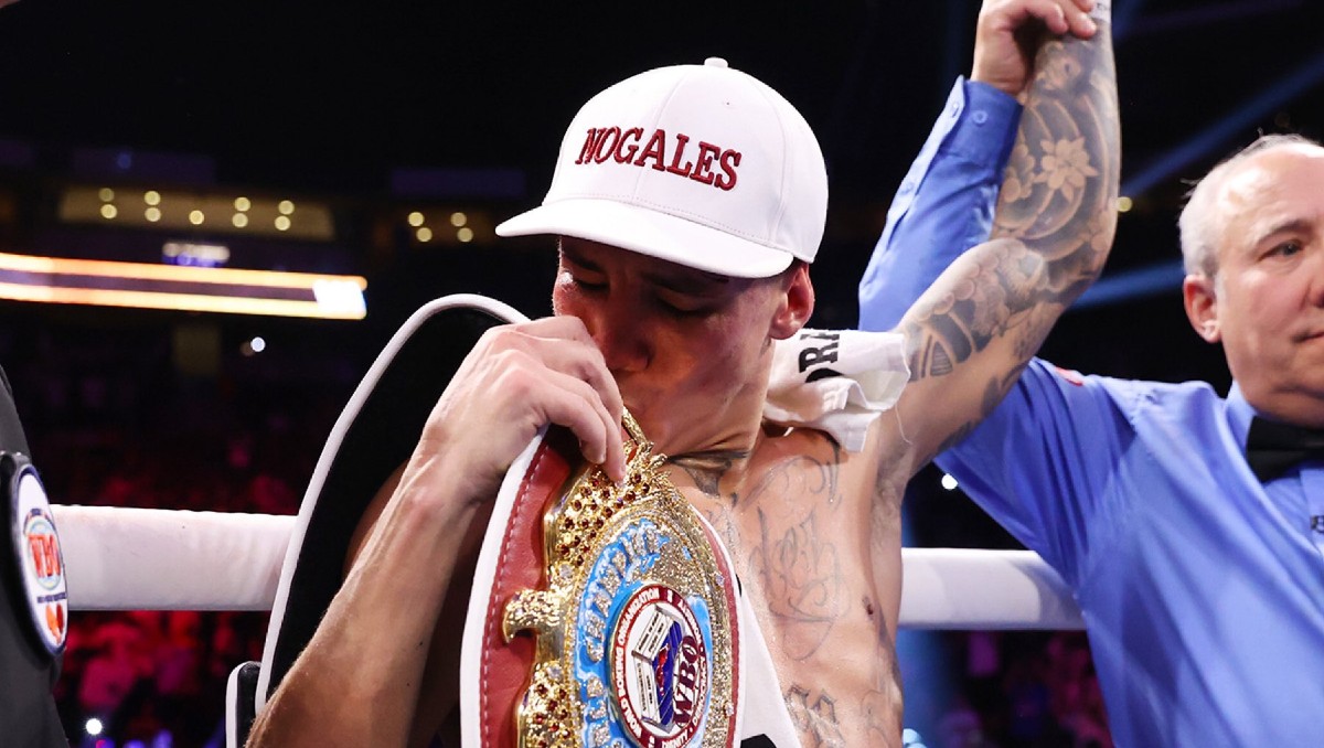 Óscar Valdez consigue título interino de la OMB (X: @trboxeo)