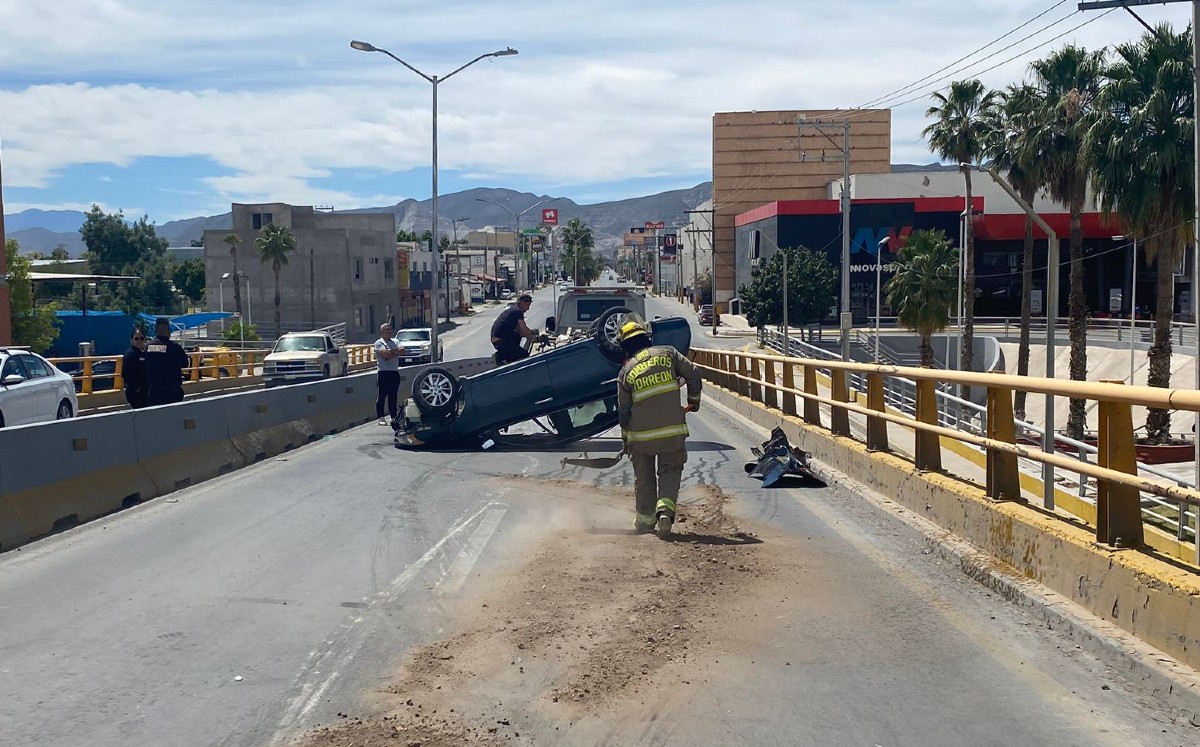 El accidente ocurrió este domingo en el puente Diana Laura. l Especial