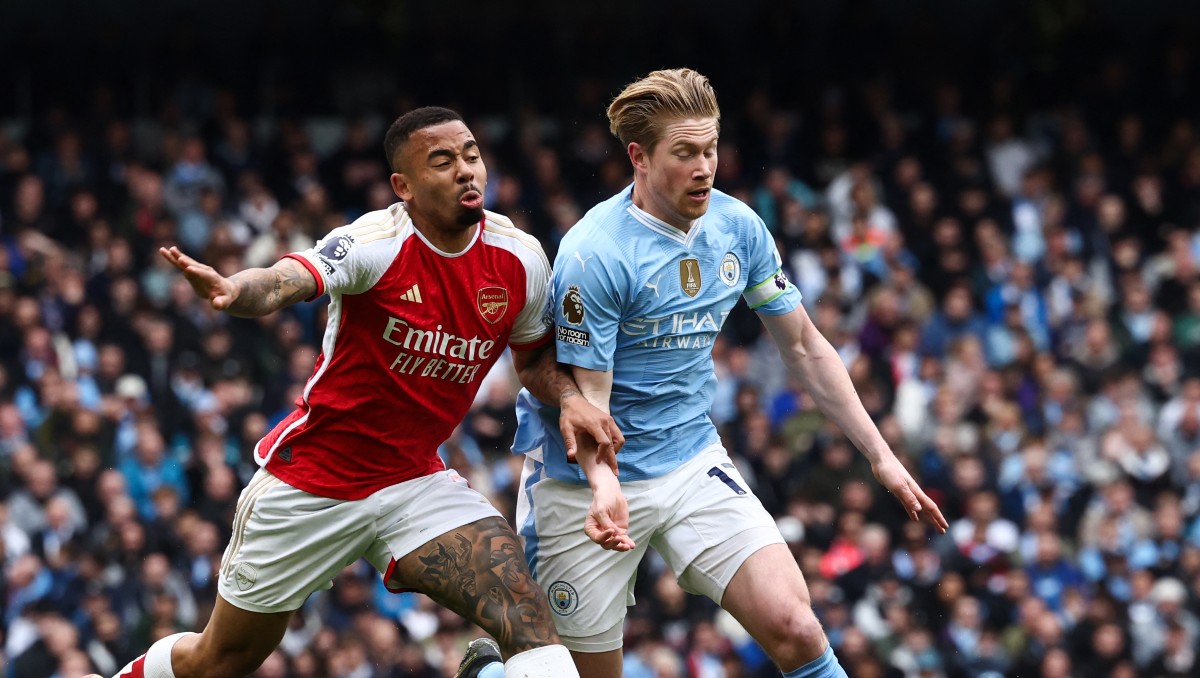Manchester City y Arsenal ceden el liderato de la Premier League al Liverpool con empate (AFP)