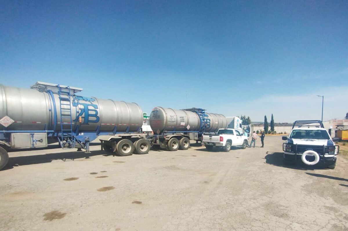 En Zempoala decomisan huachicol y una camioneta.