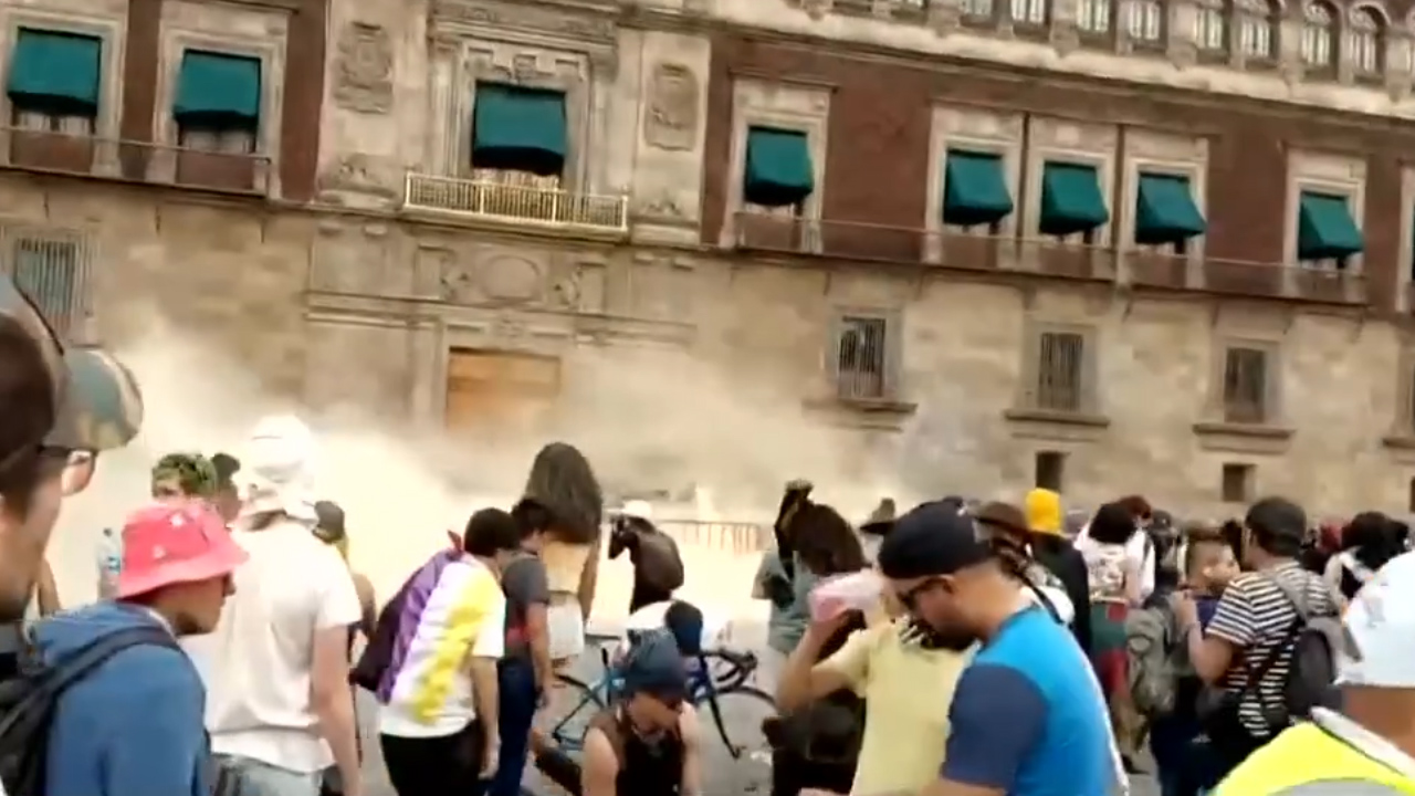 Manifestantes de la Comunidad Trans son agredidos con gas lacrimógeno por autoridades