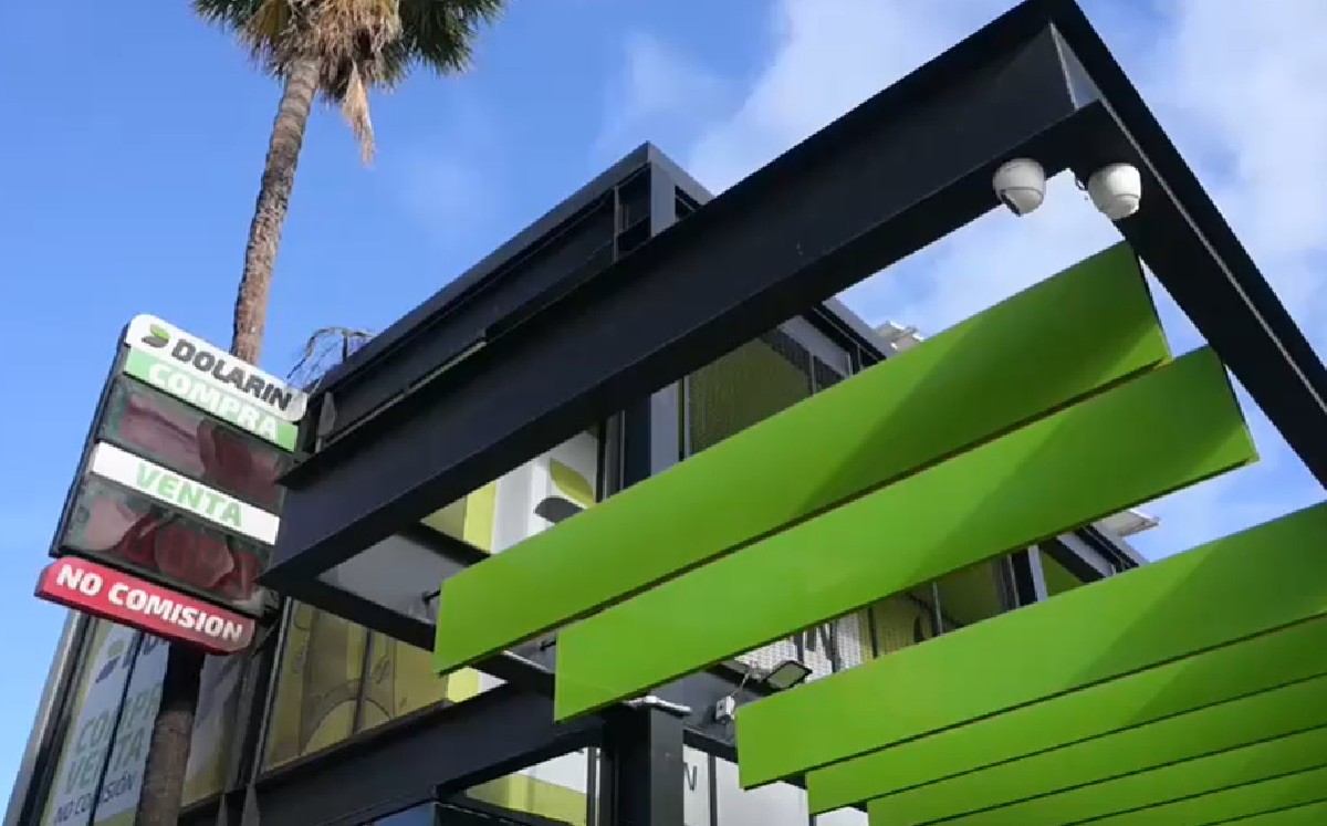 Intentan quemar casa de cambio 'Dolarín' en Tijuana. | Foto: Said Betanzos