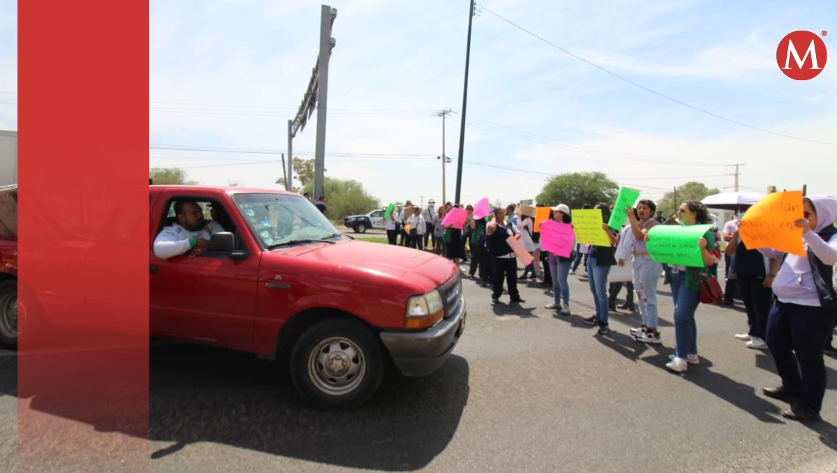 Trabajadores de Salud se manifestaron en bulevar Aeropuerto tras ser despedido | Fotografía: Dany Bejar