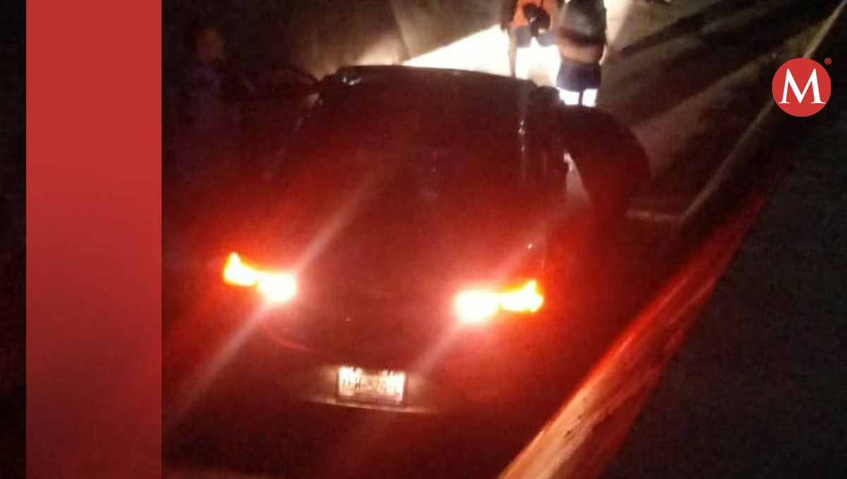 Otro vehículo cayó a un canal abierto de Avenida Monterrey