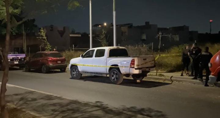La camioneta fue abandonada en la colonia Zoquipan. (Vicente Torres)