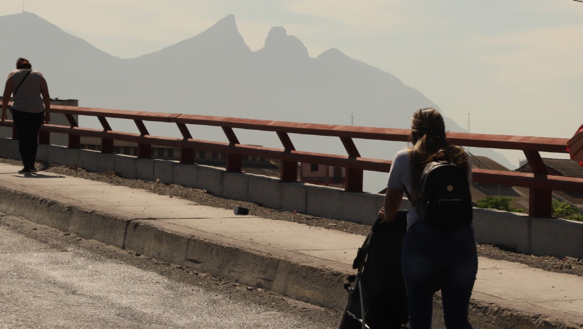 Contaminación en Nuevo León : Estaciones de monitoreo ambiental reportan mala calidad del aire / Roberto Alanís