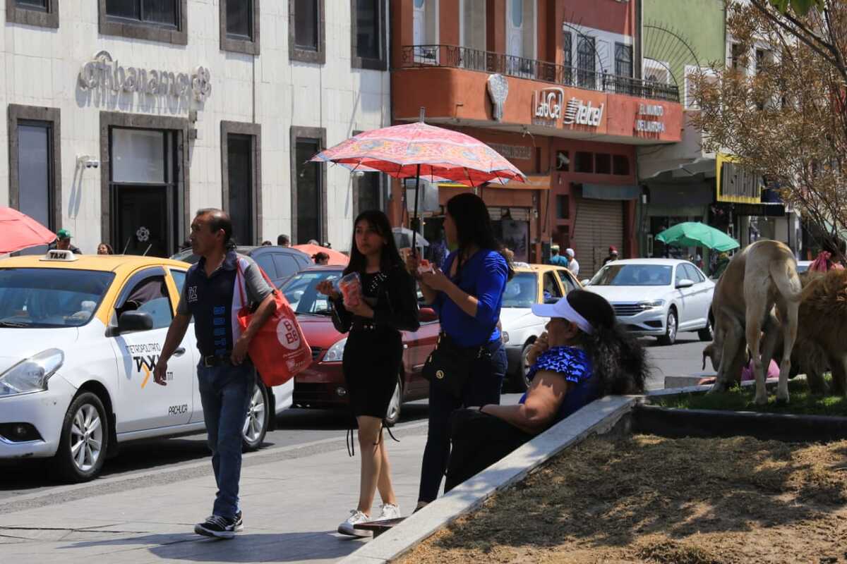 Habitantes de Hidalgo se refugian del sol  (Maribel Calderón)