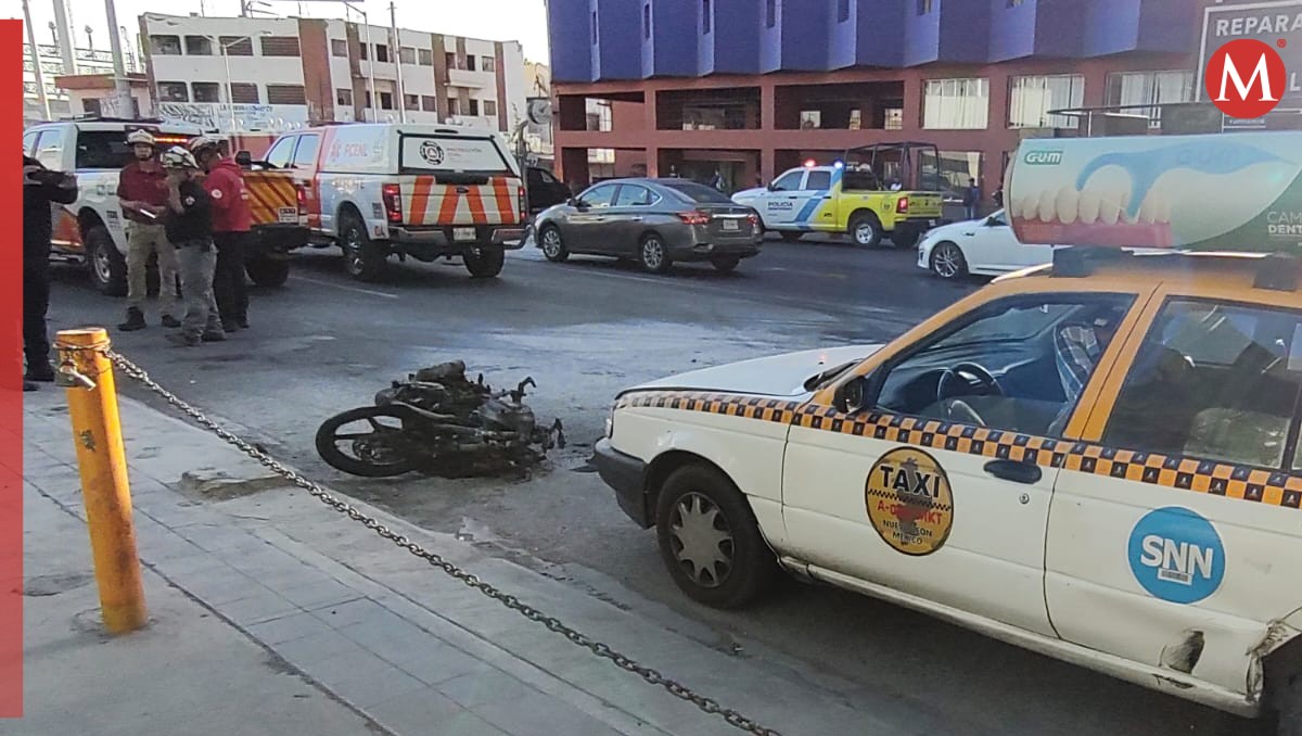 El choque dio como resultado el incendio de la motocicleta. | Agustín Martínez