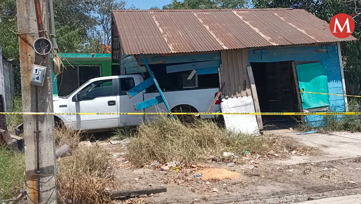 Conductor chocó contra dos casas en Altamira; salió de una gasolinera. (Anahy Meza)