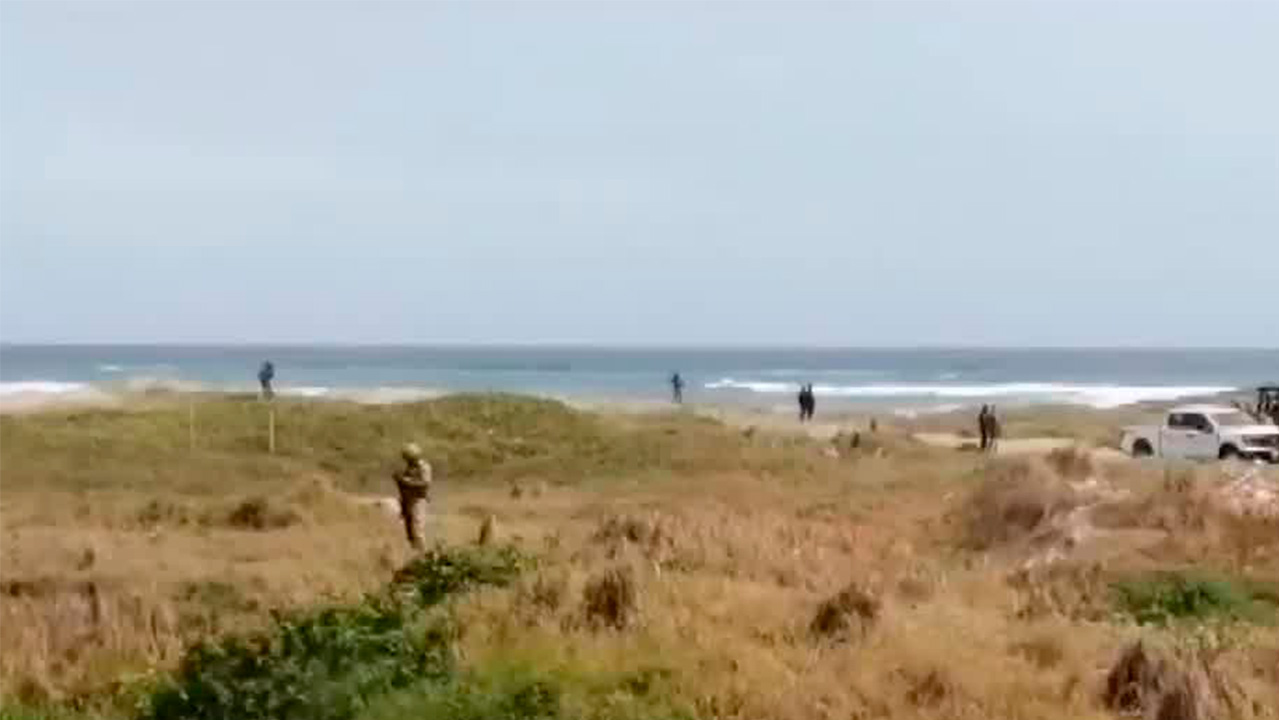 Colectivo busca restos humanos en la playa de Coatzacoalcos, Veracruz