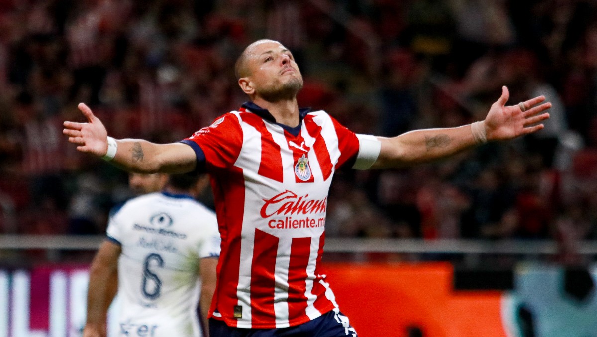 ‘Chicharito’ Hernández anota su primer gol en su regreso a Chivas en la liga MX (Imago7)