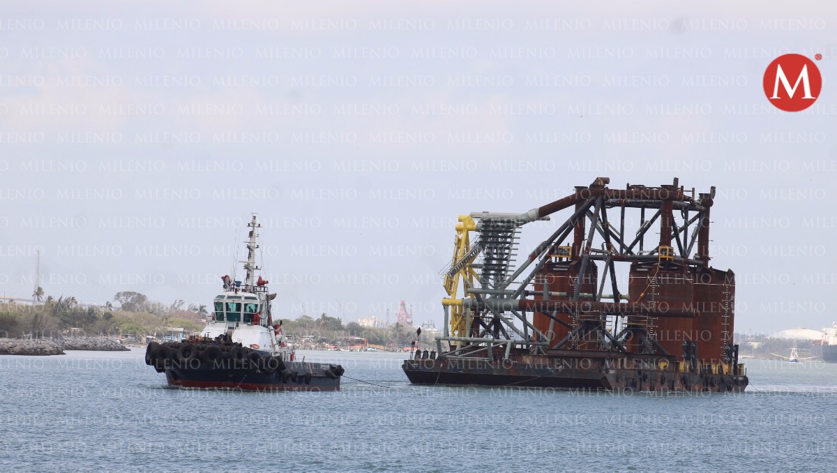 Pemex envía primera plataforma relocalizable de Tampico a sureste. (Yazmín Sánchez)