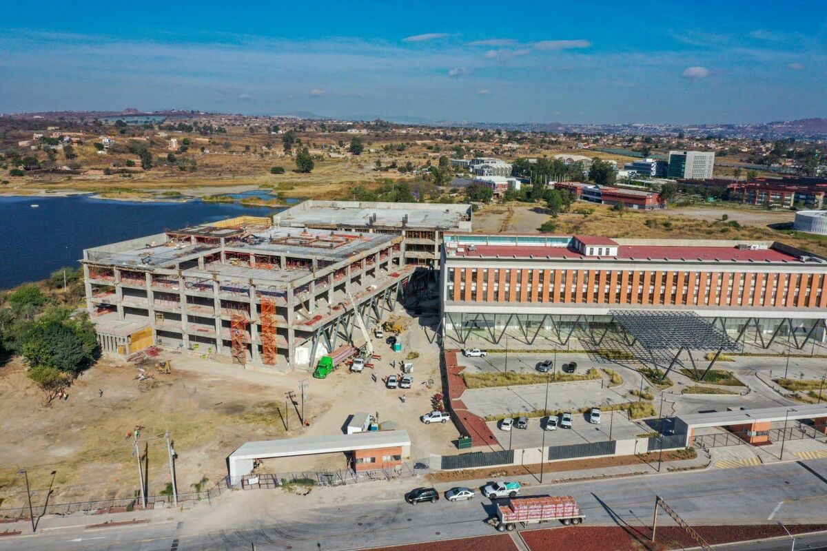 Anuncia Alfaro la última fase de construcción del hospital comunitario de El Salto (Cortesía)