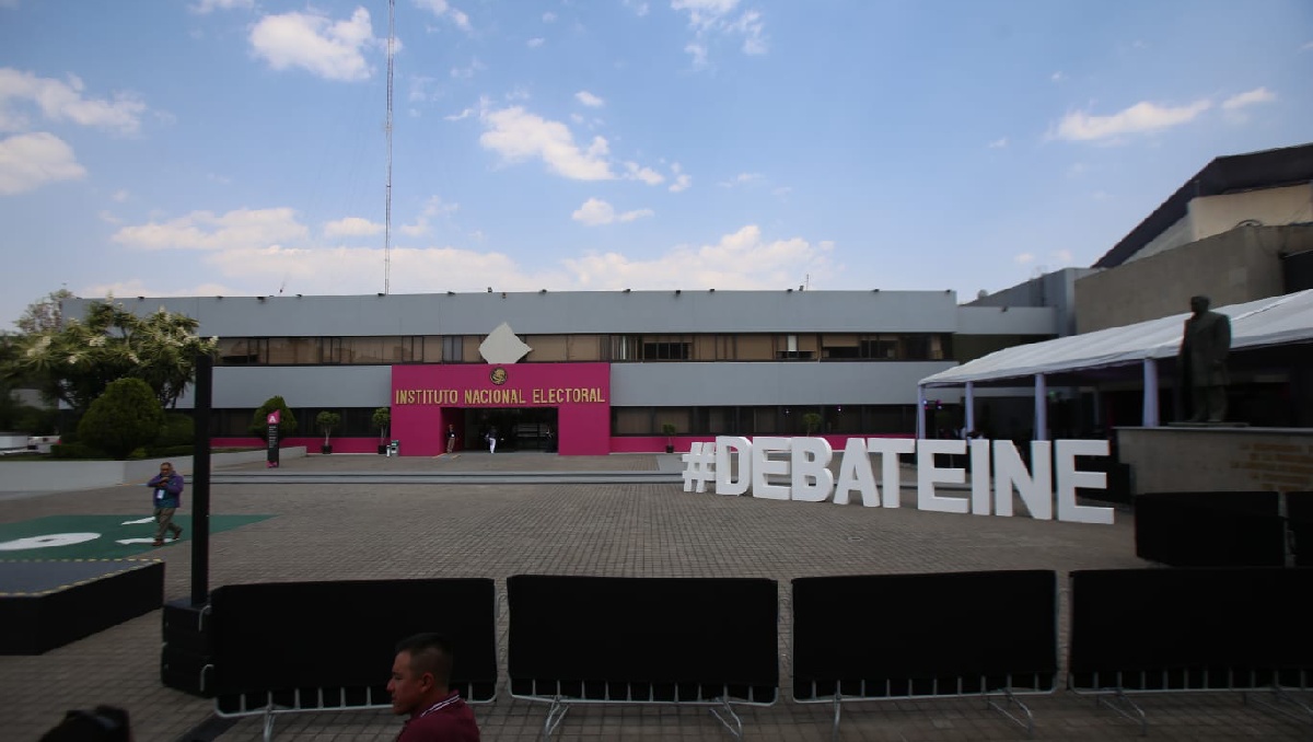 En las instalaciones del INE donde se realizará el debate de los candidatos a la presidencia. Foto: (Ariana Pérez)