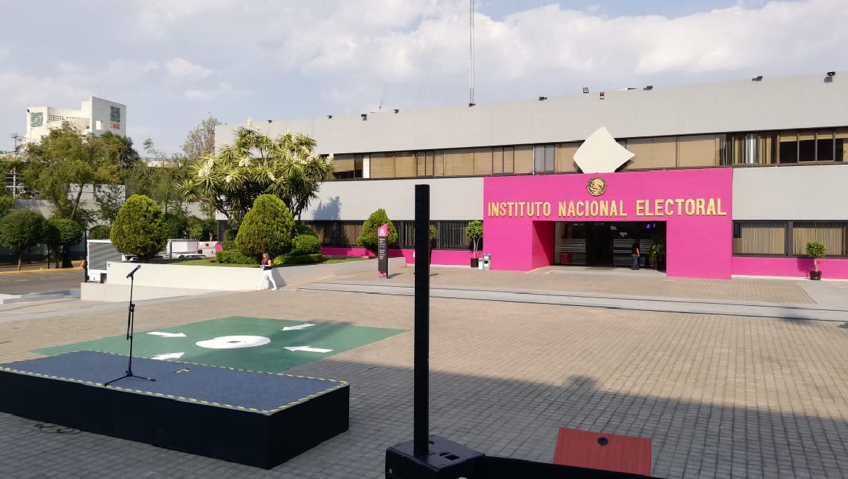 Listo el escenario del INE para el debate de los candidatos por la presidencia. Foto: (Javier Ríos)