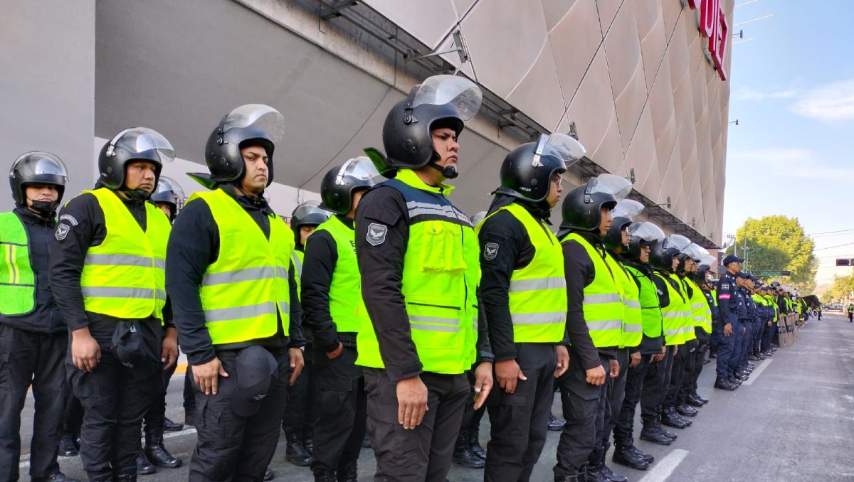 Operativo en el estadio Nemesio Diez. Foto: (Abadiel Martínez)