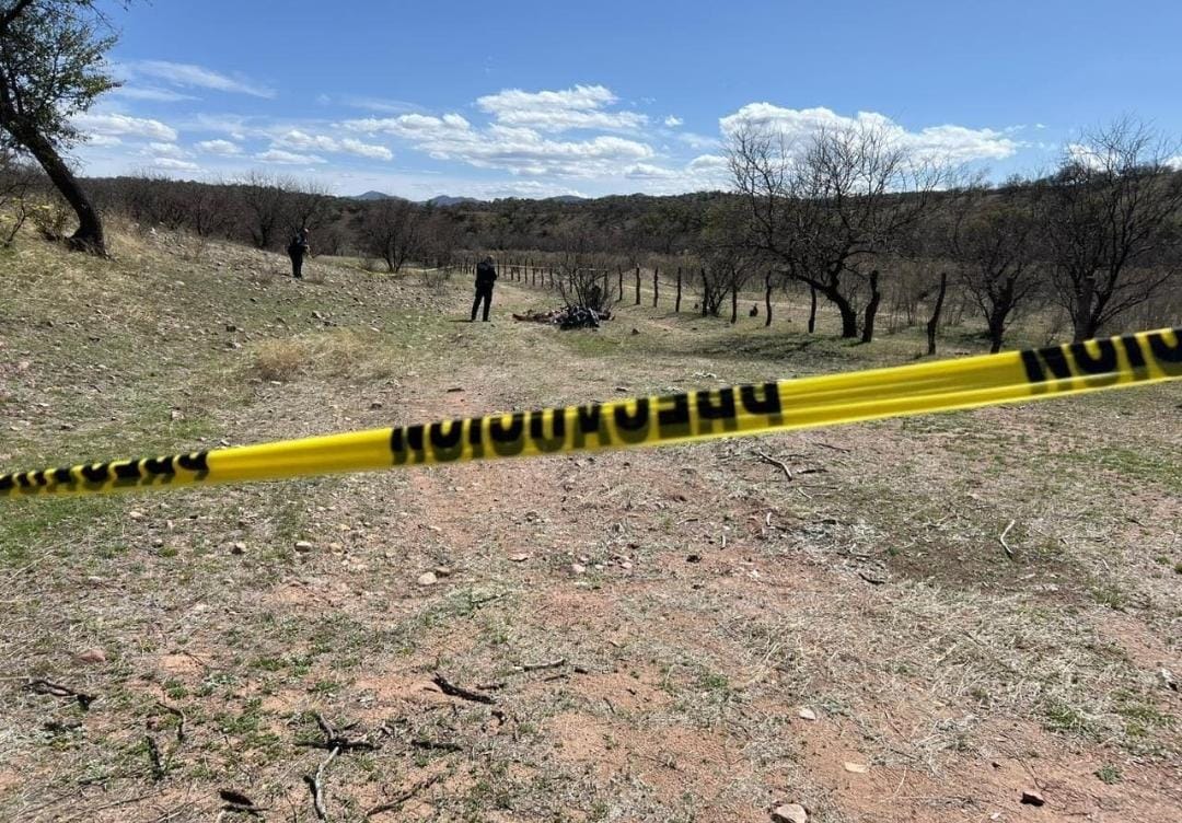 En el predio conocido como La Escondida en el sector El Bellotoso, a la salida de Nogales y sobre un camino de terracería, estaban dos cuerpos tendido
