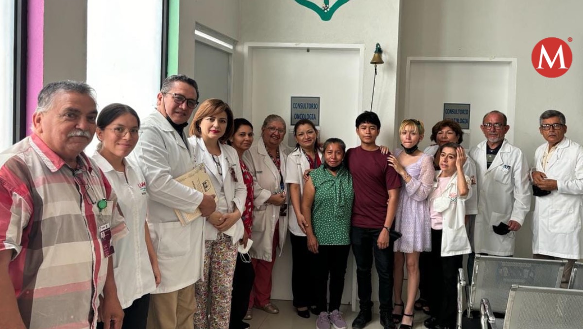 Mario vence al cáncer; toca campana en Hospital Infantil de Tamaulipas.